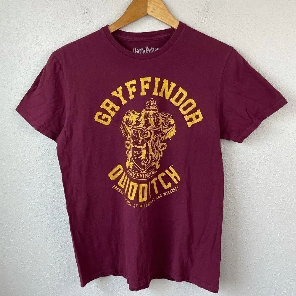 Harry Potter Gryffindor T-Shirt Size M EUC